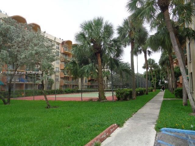 9320 Fontainebleau Blvd Unit 503, Miami, FL 33172 - view of home's community featuring a yard