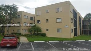 8045 SW 107th Ave Unit 323, Miami, FL 33173 - view of property with uncovered parking