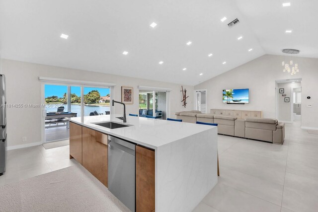 1240 NW 161st Ave, Pembroke Pines, FL 33028 - kitchen with a sink, stainless steel appliances, modern cabinets, a center island with sink, and lofted ceiling