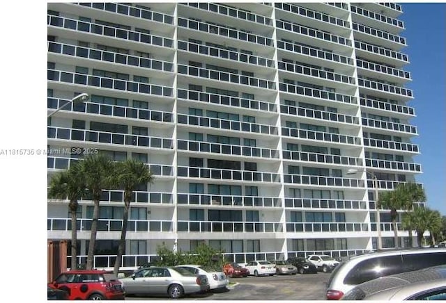 20505 E Country Club Dr Unit 138, Aventura, FL 33180 - view of apartment building / complex