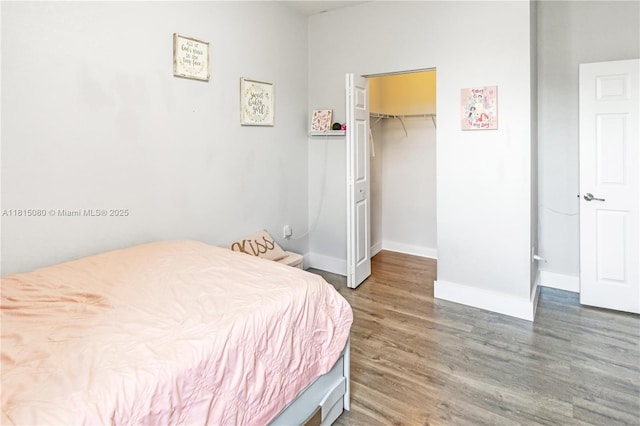 724 SE 37th Ave, Homestead, FL 33033 - bedroom featuring wood finished floors, baseboards, and a spacious closet