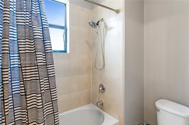 724 SE 37th Ave, Homestead, FL 33033 - bathroom featuring shower / bath combination with curtain and toilet