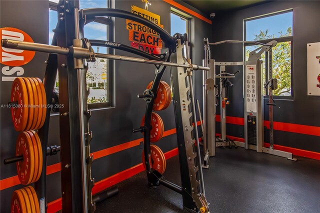 724 SE 37th Ave, Homestead, FL 33033 - workout room with baseboards
