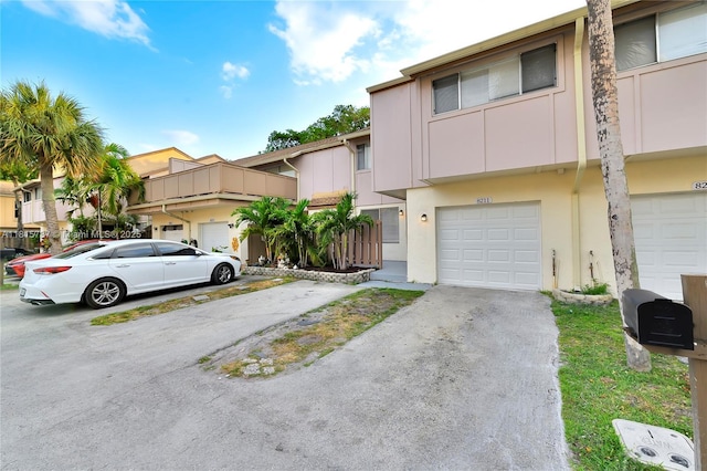 8211 NW 8th St Unit 2, Plantation, FL 33324 - townhome / multi-family property featuring driveway, stucco siding, and a garage