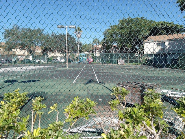 8211 NW 8th St Unit 2, Plantation, FL 33324 - view of tennis court