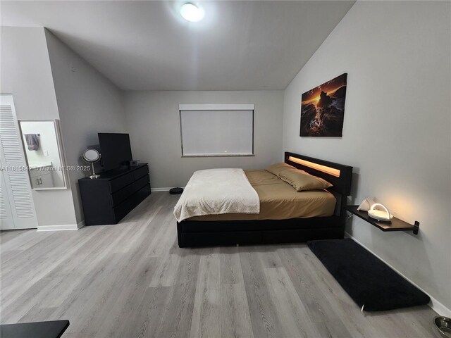 10875 NW 8th St, Pembroke Pines, FL 33026 - bedroom featuring vaulted ceiling, wood finished floors, and baseboards