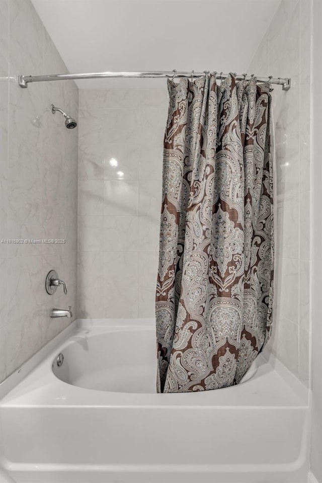 2775 NE 187th St Unit Ph6, Aventura, FL 33180 - full bath featuring shower / bath combo with shower curtain