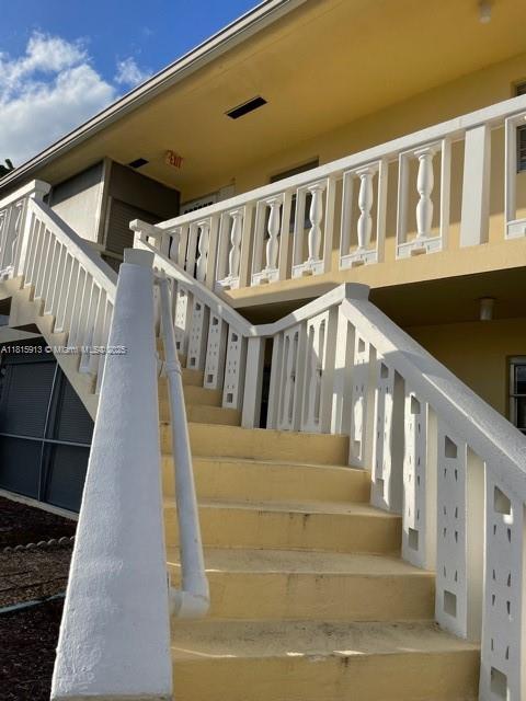 2101 NE 68th St Unit 202, Fort Lauderdale, FL 33308 - view of stairway