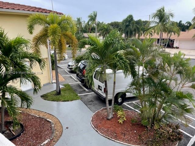 2101 NE 68th St Unit 202, Fort Lauderdale, FL 33308 - view of community with uncovered parking