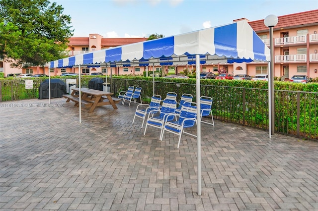 9601 Sunrise Lakes Blvd Unit 106, Sunrise, FL 33322 - view of patio / terrace