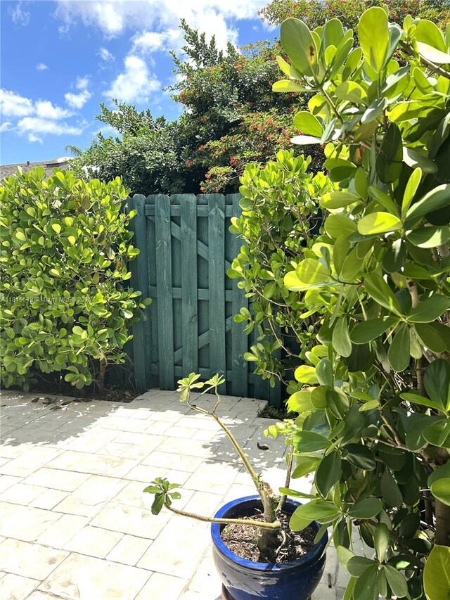 10830 SW 72nd St Unit 14, Miami, FL 33173 - view of patio