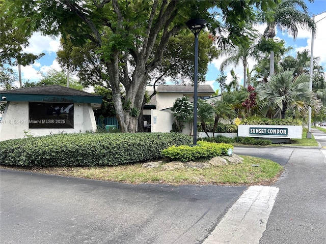 10830 SW 72nd St Unit 14, Miami, FL 33173 - view of community sign