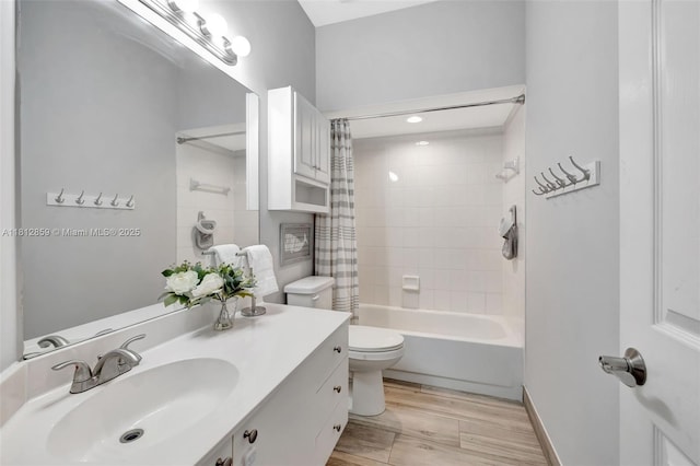 3059 Dogwood Ln, Margate, FL 33063 - bathroom with toilet, vanity, shower / bath combination with curtain, and wood finished floors