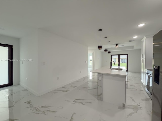 842844 Alabama Rd S, Lehigh Acres, FL 33974 - kitchen featuring a sink, white cabinets, recessed lighting, a center island with sink, and pendant lighting