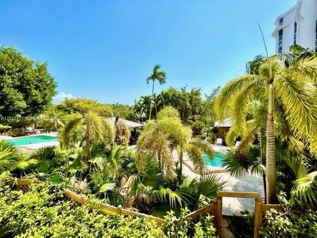 1000 Quayside Te Unit 410, Miami, FL 33138 - view of swimming pool
