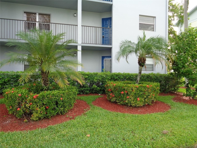 900 SW 125th Way Unit 112R, Pembroke Pines, FL 33027 - view of green lawn featuring a balcony