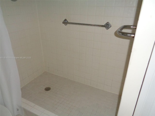 900 SW 125th Way Unit 112R, Pembroke Pines, FL 33027 - full bathroom with a tile shower