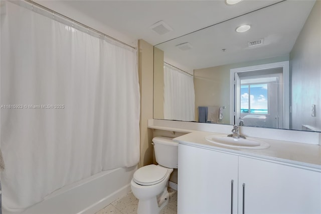 335 S Biscayne Blvd Unit 3110, Miami, FL 33131 - bathroom featuring vanity, shower / bath combo with shower curtain, recessed lighting, and speckled floor