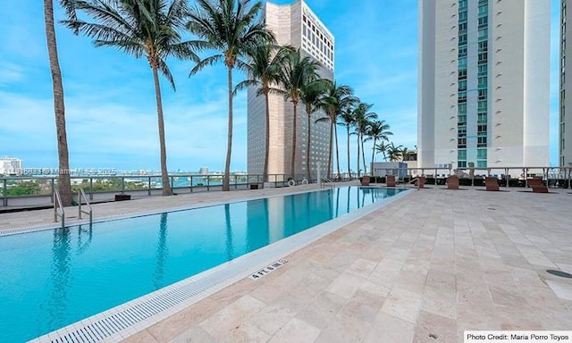 335 S Biscayne Blvd Unit 3110, Miami, FL 33131 - view of community pool