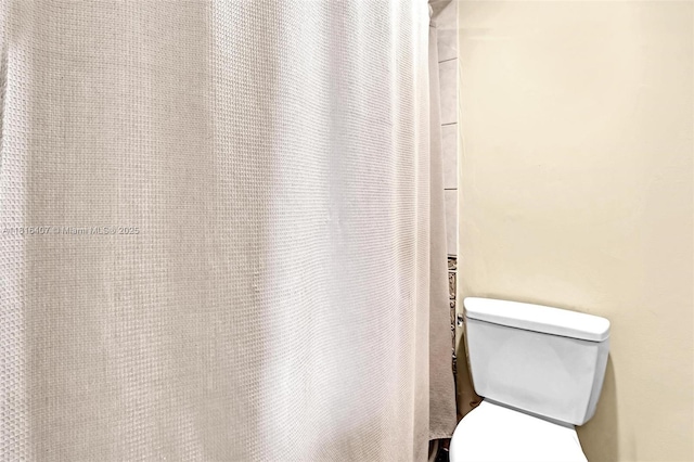 2541 NW 56th Ave Unit 3-19, Lauderhill, FL 33313 - bathroom with toilet and curtained shower