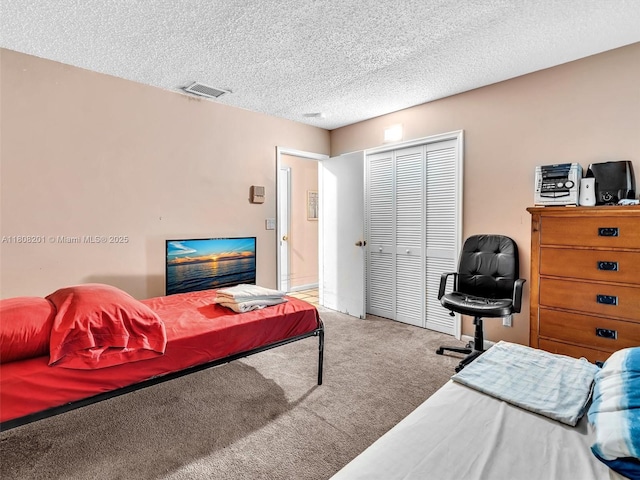 3121 N 52nd Ave, Hollywood, FL 33021 - bedroom featuring carpet, a closet, and a textured ceiling