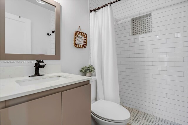 1110 Falcon Ave, Miami Springs, FL 33166 - bathroom with vanity, toilet, and tiled shower