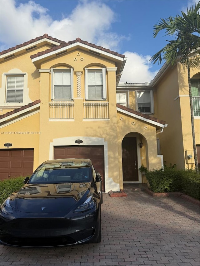 973 SW 149th Ct, Miami, FL 33194 - view of property featuring stucco siding, a garage, and driveway