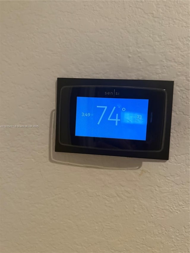 973 SW 149th Ct, Miami, FL 33194 - detailed view of a textured wall