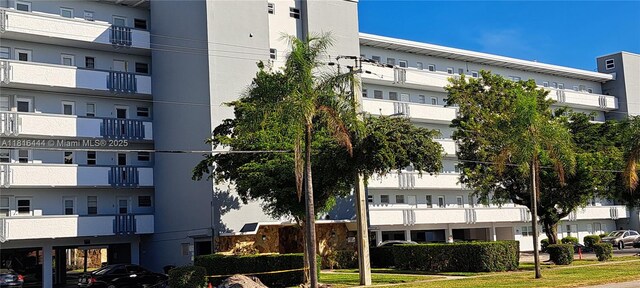 1425 Atlantic Shores Blvd Unit 307, Hallandale Beach, FL 33009 - photo 4
