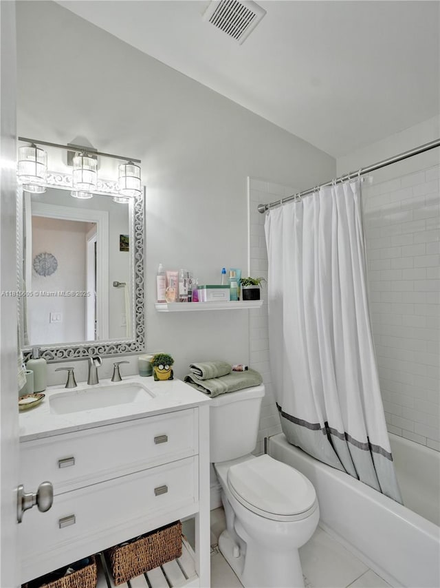 729 NW 47th St, Deerfield Beach, FL 33064 - bathroom with vanity, shower / bath combination with curtain, and toilet
