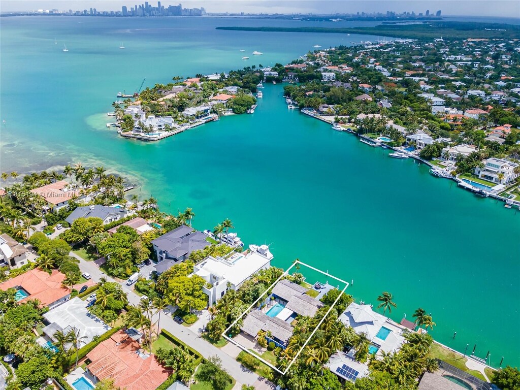 699 N Mashta Dr, Key Biscayne, FL 33149 - aerial view of residential area with a large body of water