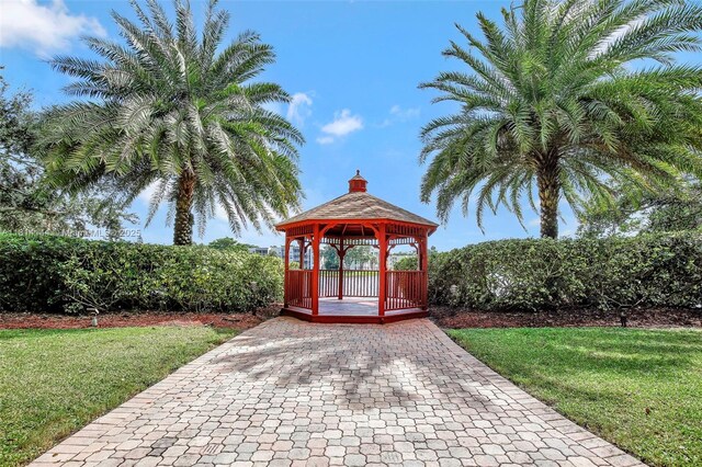9510 Seagrape Dr Unit 101, Davie, FL 33324 - view of property's community featuring a gazebo and a lawn