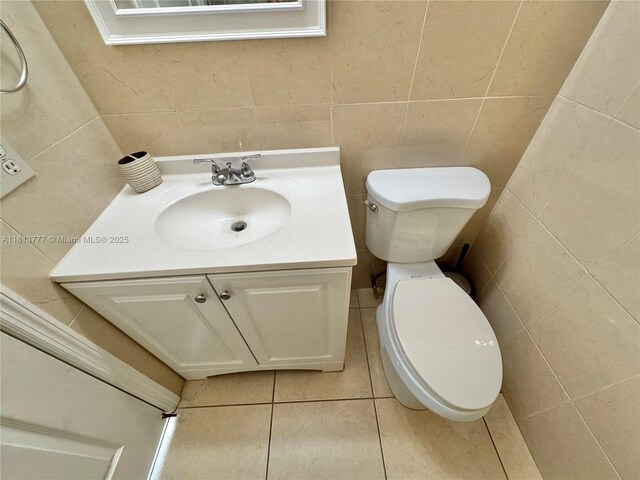 120 SW 109th Ave Unit 3, Sweetwater, FL 33174 - half bathroom featuring vanity, tile walls, toilet, and tile patterned flooring