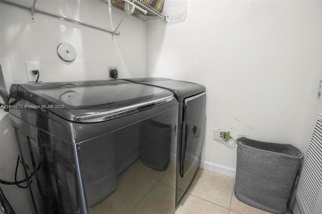 628 SE 37th Pl, Homestead, FL 33033 - laundry area featuring washing machine and clothes dryer, light tile patterned floors, and baseboards