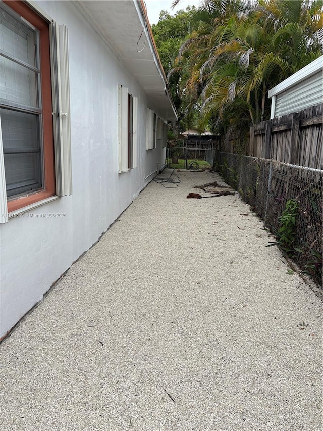 661 E 44th St, Hialeah, FL 33013 - view of yard