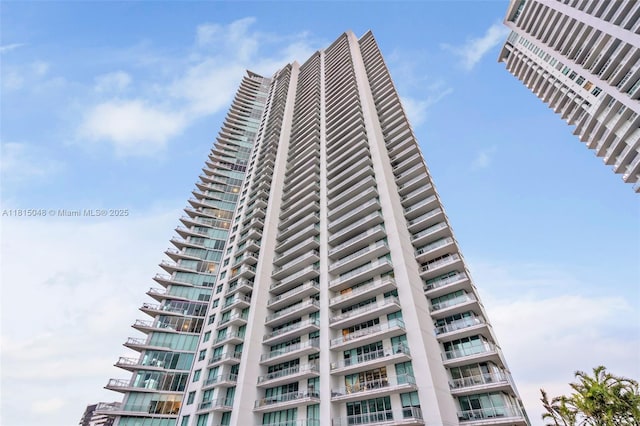 92 SW 3rd St Unit 5204, Miami, FL 33130 - view of building exterior