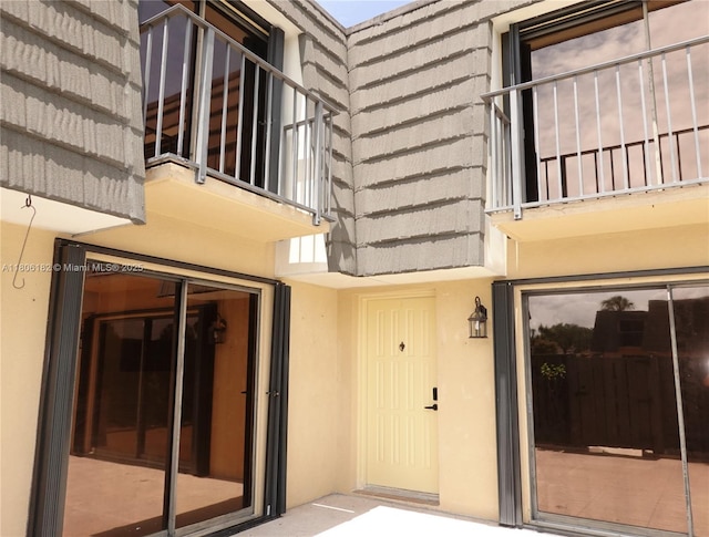 4226 42nd Way, West Palm Beach, FL 33407 - view of exterior entry featuring a balcony and stucco siding