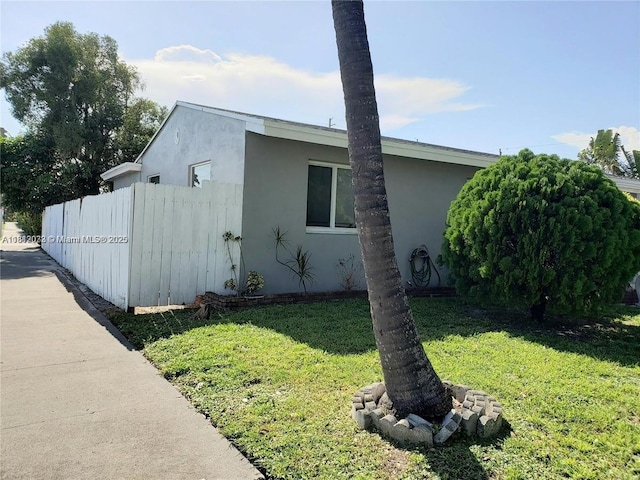 804 N 20th Ct, Hollywood, FL 33020 - view of side of home featuring stucco siding