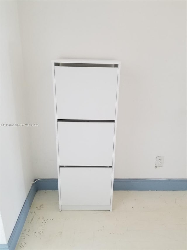 761 Euclid Ave Unit 12B, Miami Beach, FL 33139 - view of closet