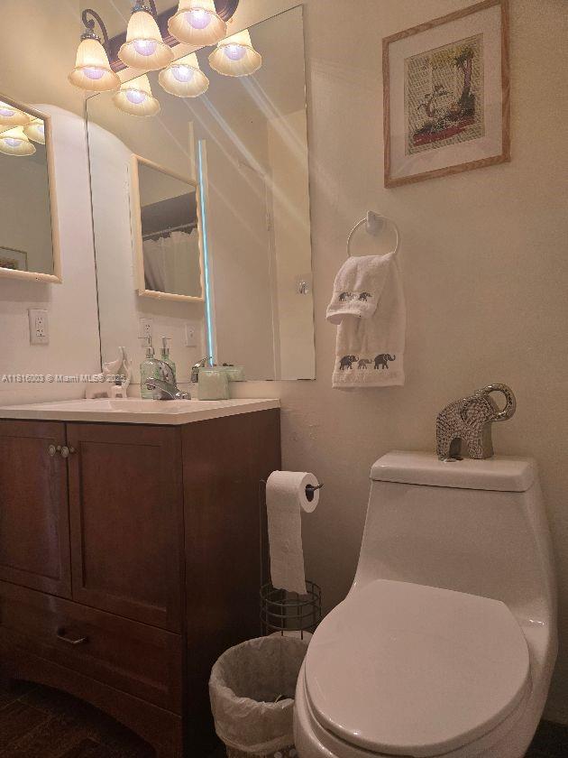 4560 SW 68th Ct Cir Unit 61-9, Miami, FL 33155 - full bath featuring vanity, toilet, and a chandelier