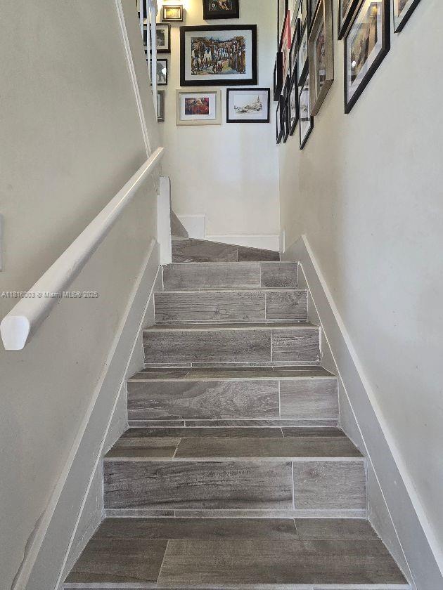 4560 SW 68th Ct Cir Unit 61-9, Miami, FL 33155 - view of staircase