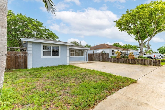1023 N F St, Lake Worth, FL 33460 - view of front of house with stucco siding and concrete driveway