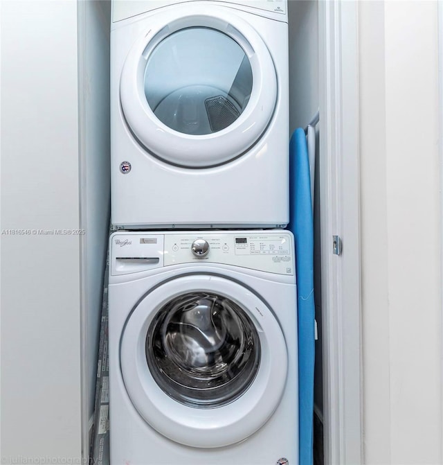 488 NE 18th St Unit 3911, Miami, FL 33132 - washroom featuring stacked washer and clothes dryer