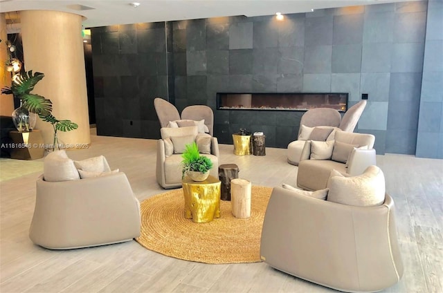 488 NE 18th St Unit 3911, Miami, FL 33132 - lobby with tile walls