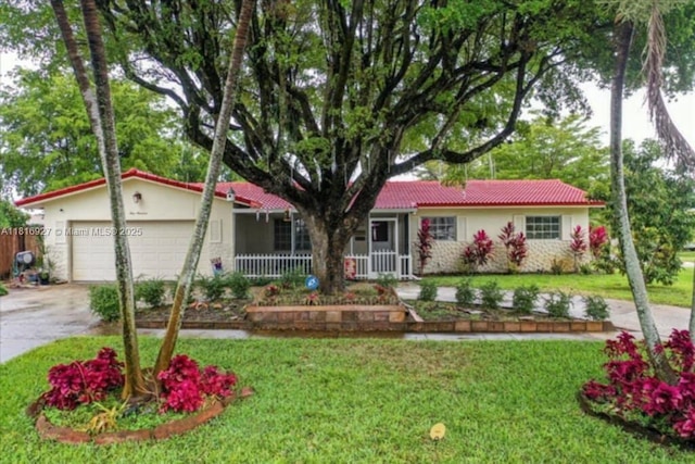 400 NW 41st Ave, Coconut Creek, FL 33066 - single story home featuring stucco siding, an attached garage, concrete driveway, a front yard, and a tile roof