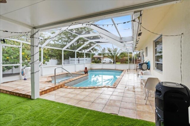 400 NW 41st Ave, Coconut Creek, FL 33066 - view of swimming pool featuring a patio area, a lanai, and a pool with connected hot tub
