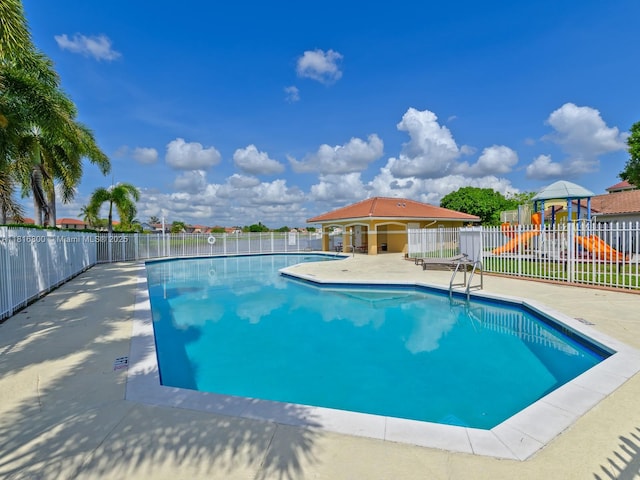 18424 NW 21st St, Pembroke Pines, FL 33029 - community pool with a patio