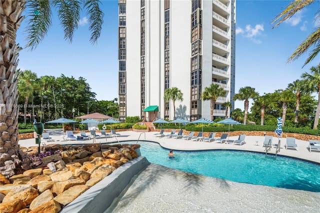 1000 Quayside Ter Unit 1107, Miami, FL 33138 - community pool with a patio area