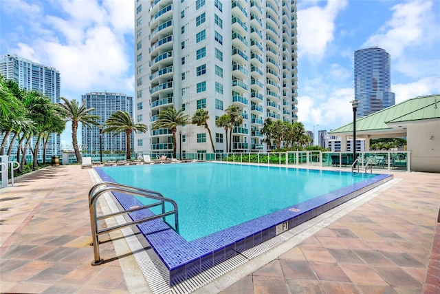41 SE 5th St Unit 517, Miami, FL 33131 - view of community pool