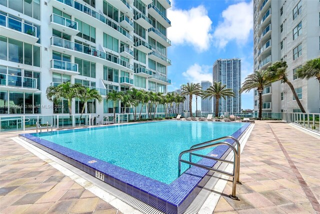 41 SE 5th St Unit 517, Miami, FL 33131 - community pool with a view of city
